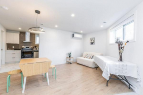 Family Home in Longueuil, 2 Bed - 1 Bathroom